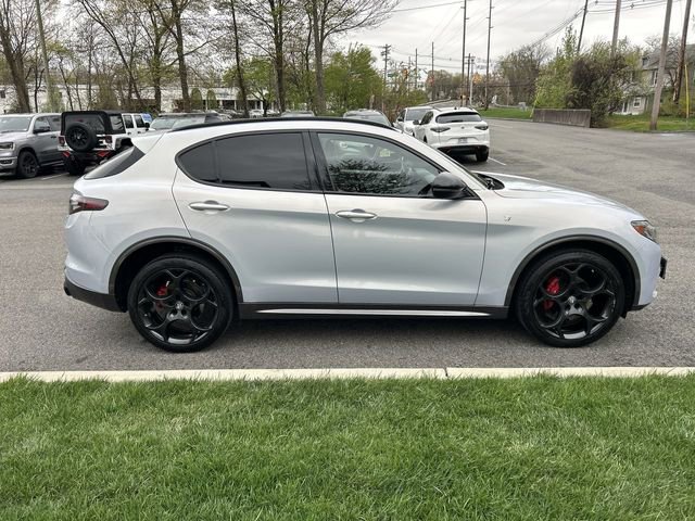 Used 2024 Alfa Romeo Stelvio Ti w/ Performance Driving Package AWD/4WD image 9