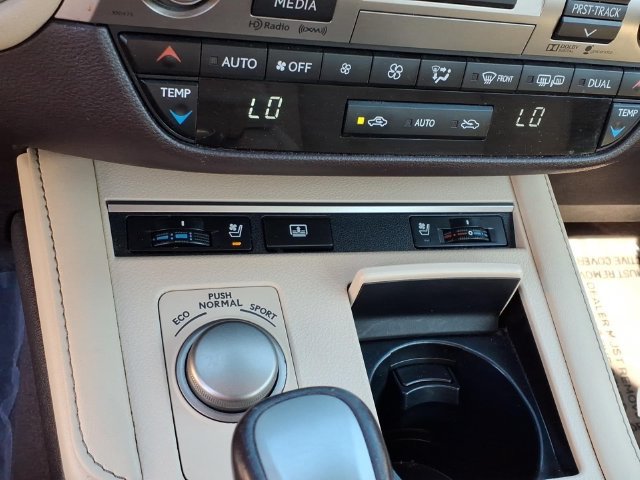 Used 2016 Lexus ES 350 w/ Luxury Package w/Wood Trim FWD image 17