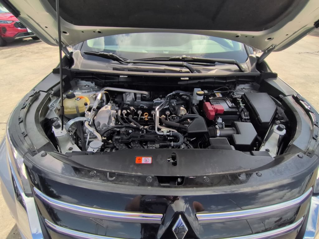 Used 2025 Mitsubishi Outlander SE AWD/4WD image 34