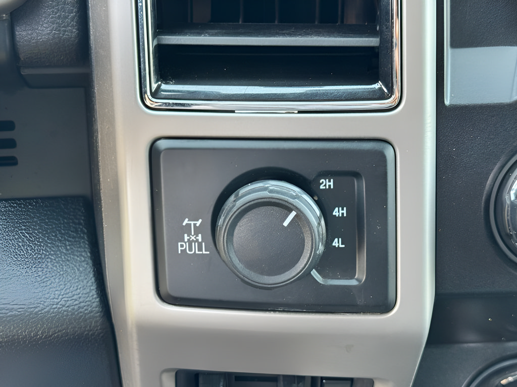 Used 2020 Ford F350 Lariat w/ Chrome Package AWD/4WD image 38