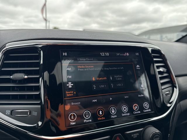 Used 2019 Jeep Grand Cherokee Altitude image 32