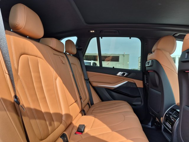 Used 2022 BMW X5 xDrive40i w/ Executive Package AWD/4WD image 21