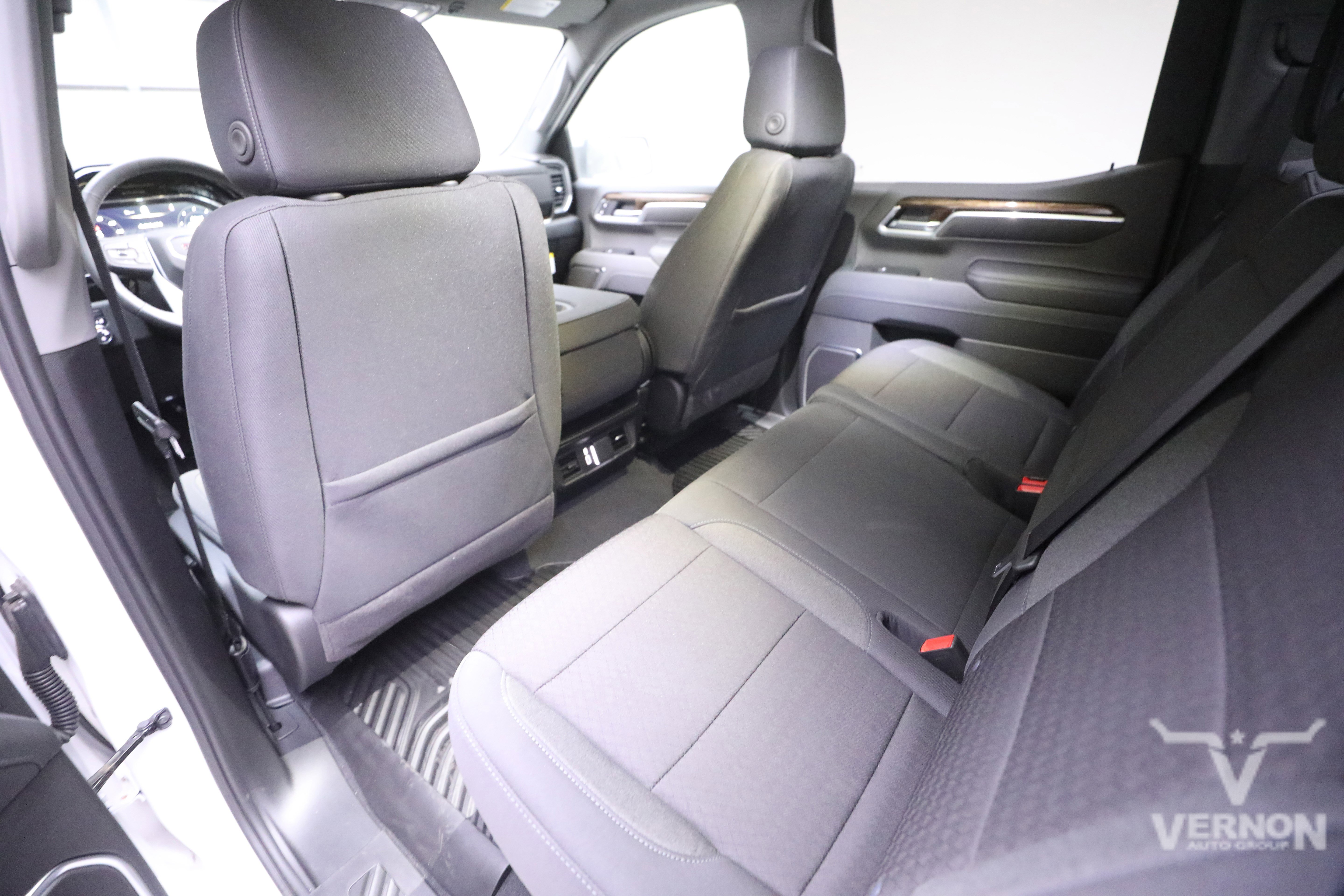 New 2026 GMC Sierra 1500 SLE image 9