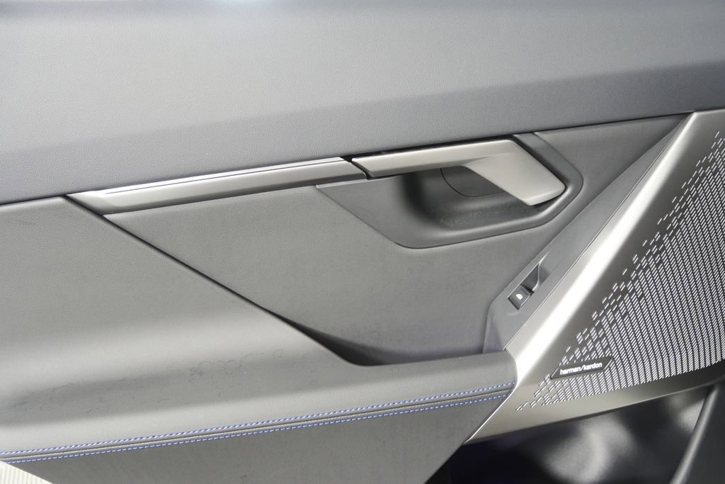 Used 2025 BMW i5 eDrive40i w/ M Sport Package image 13