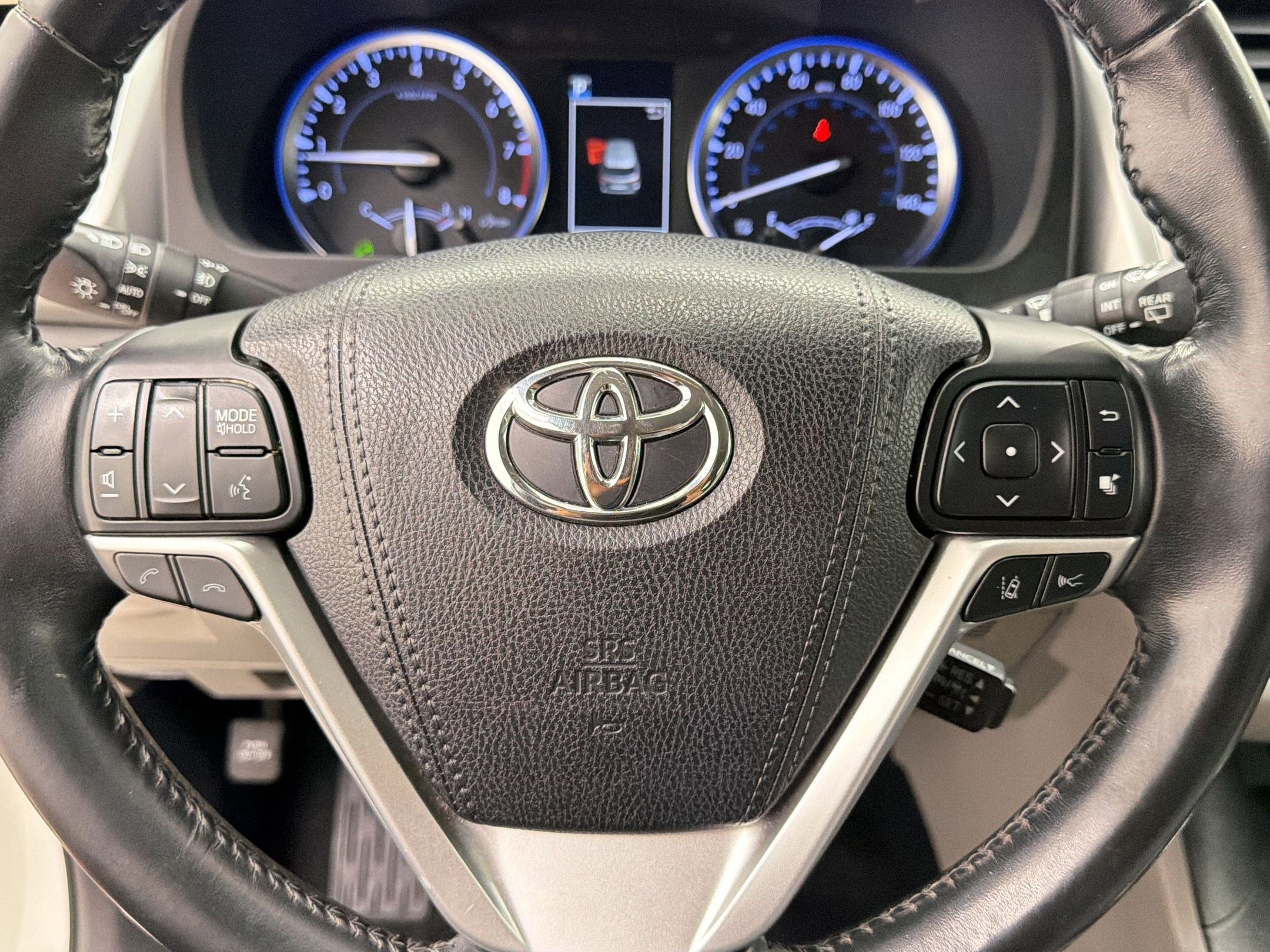 Used 2018 Toyota Highlander XLE AWD/4WD image 16