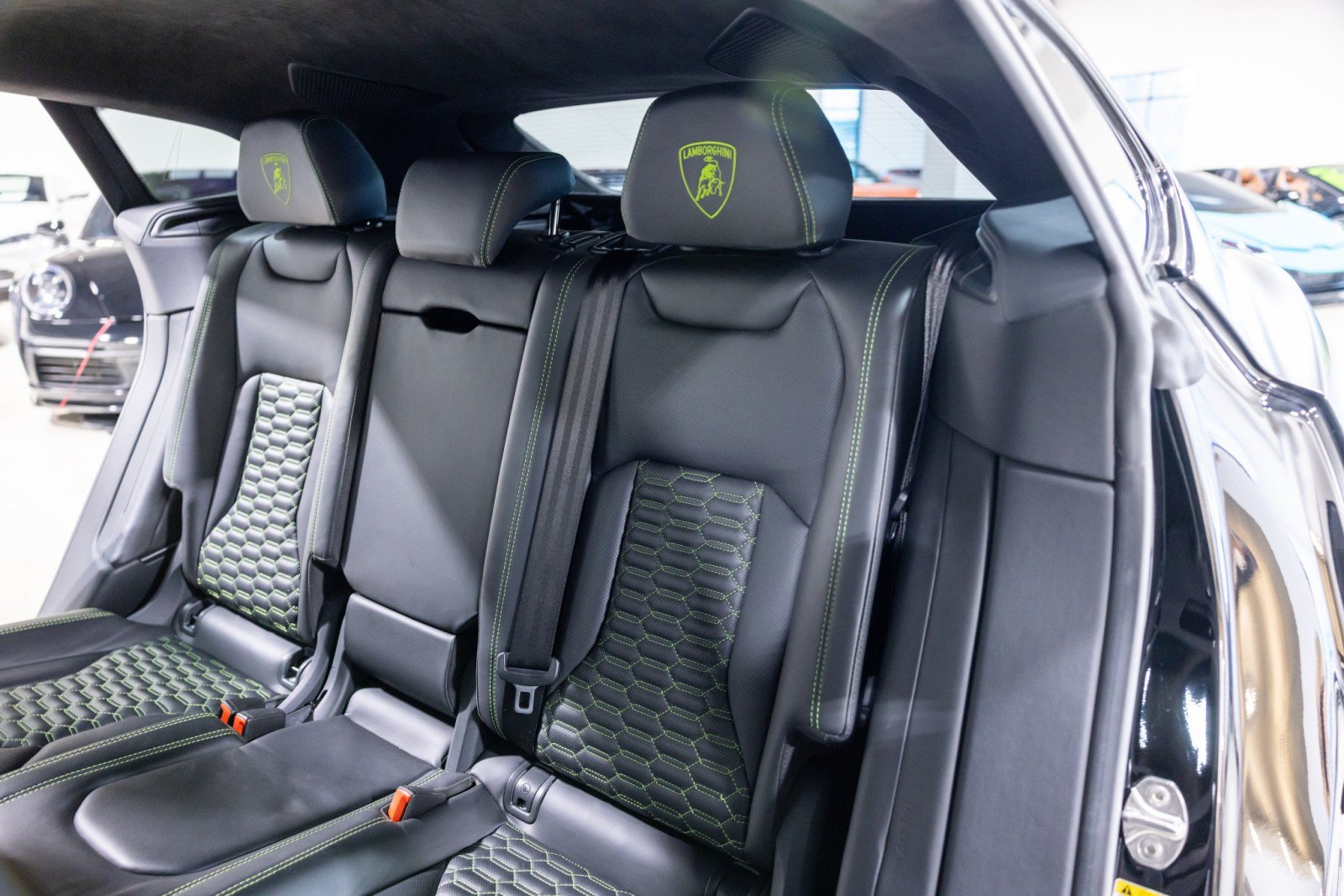 Used 2022 Lamborghini Urus AWD/4WD image 36
