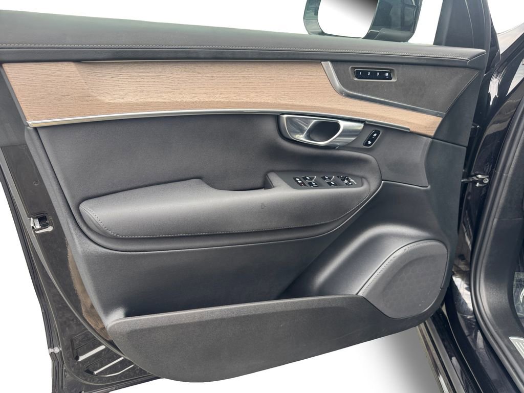 Certified 2025 Volvo XC90 B5 Plus image 10