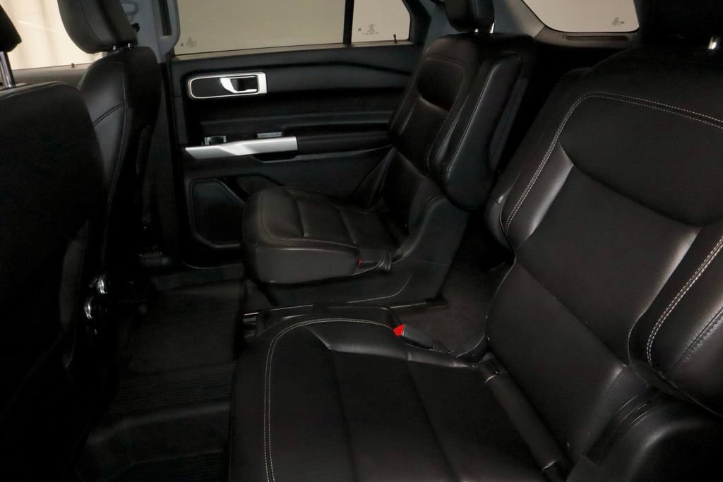 Used 2021 Ford Explorer XLT w/ Equipment Group 202A AWD/4WD image 22