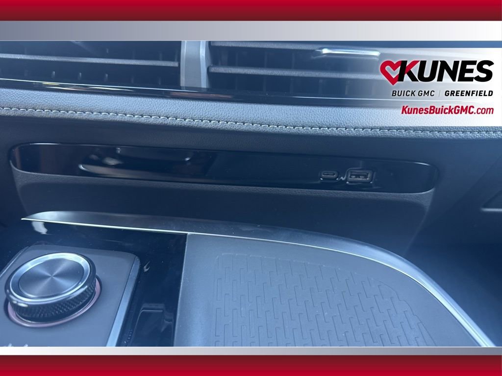 New 2026 Buick Enclave Sport Touring w/ LPO, Floor Liner Package AWD/4WD image 27