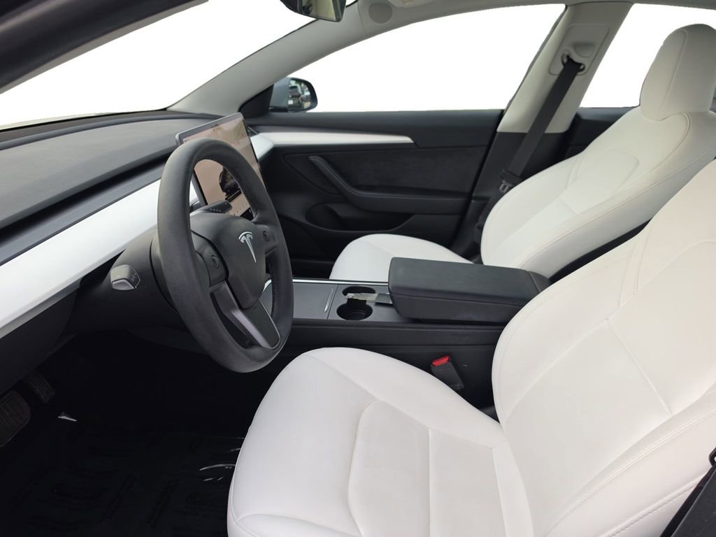 Used 2023 Tesla Model 3 Standard Range image 9