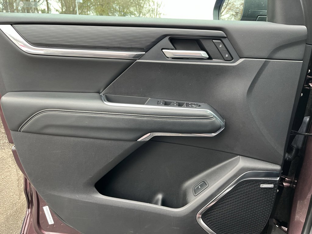 Used 2025 GMC Acadia Elevation image 28