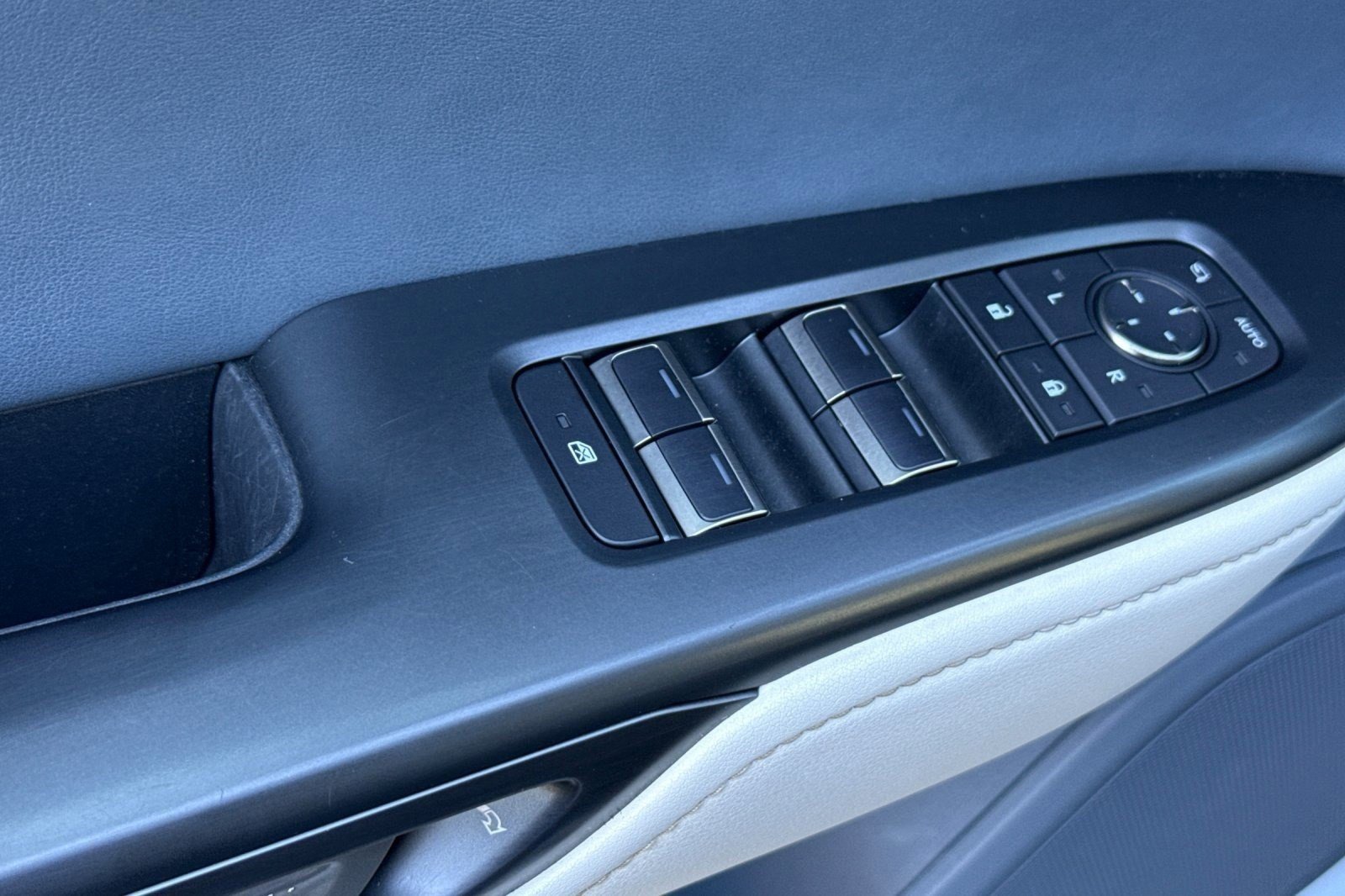 Used 2023 Lexus RZ 450e Premium w/ Technology Package image 12