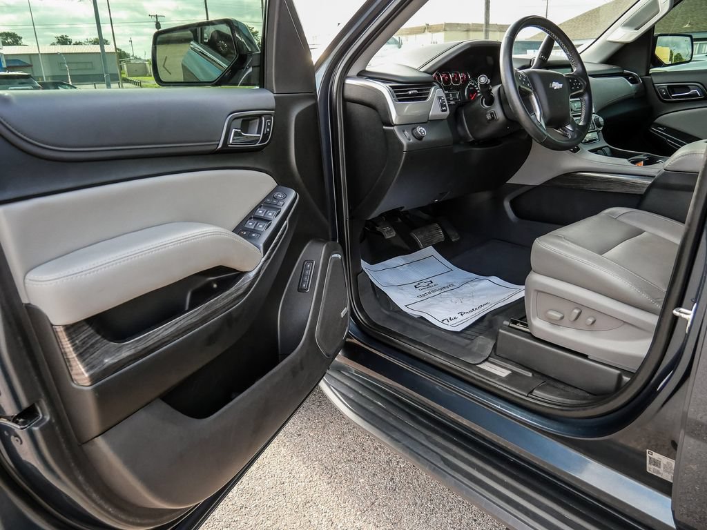 Used 2020 Chevrolet Tahoe LT w/ Luxury Package RWD image 30