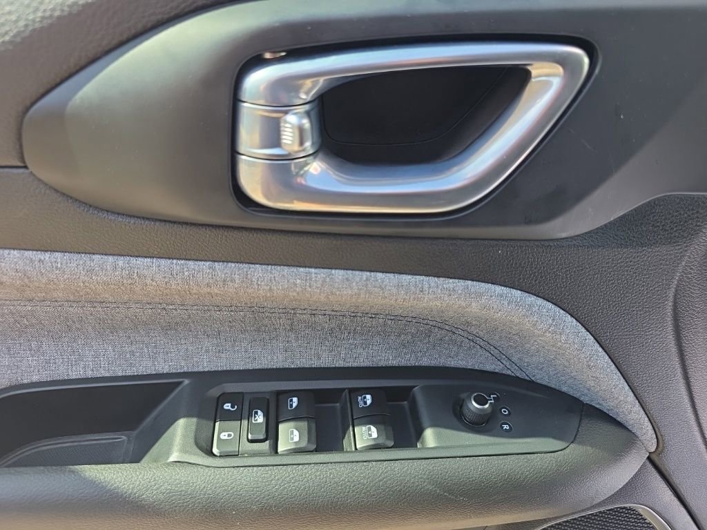 Used 2025 Jeep Compass Latitude image 18