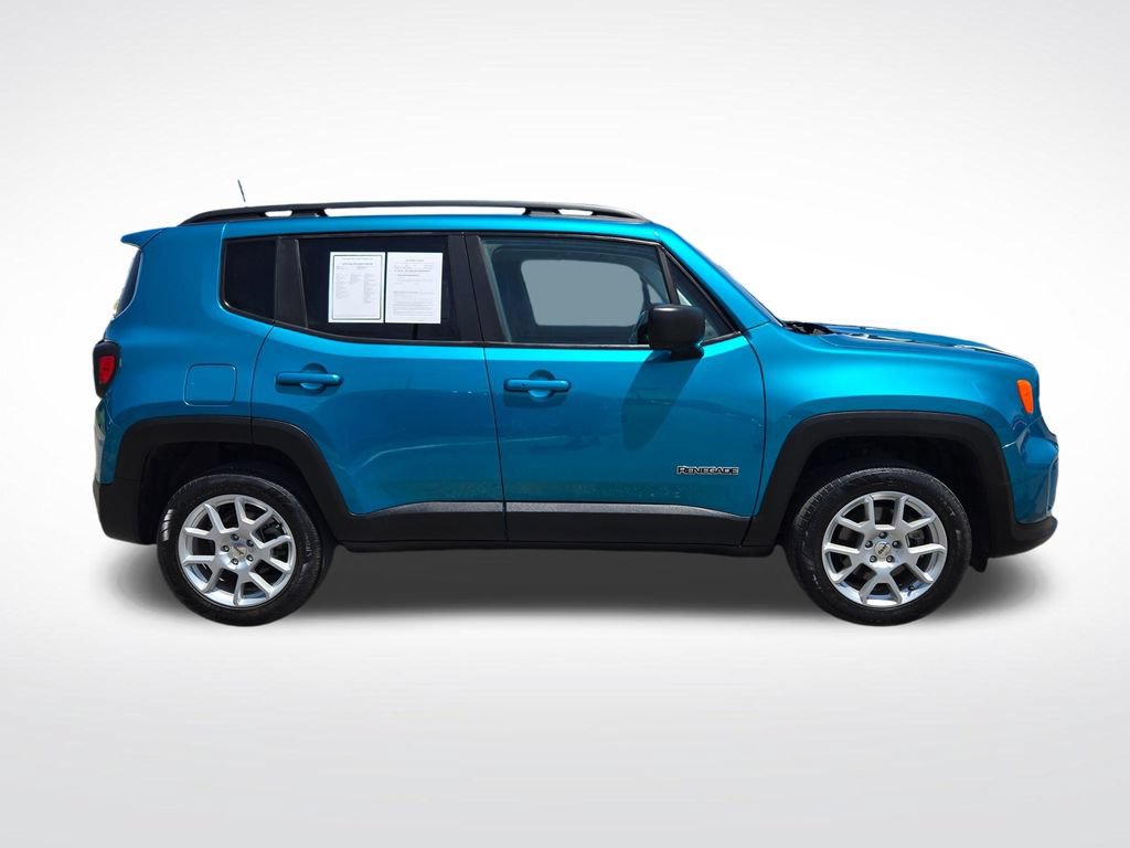 Used 2022 Jeep Renegade Latitude AWD/4WD image 2
