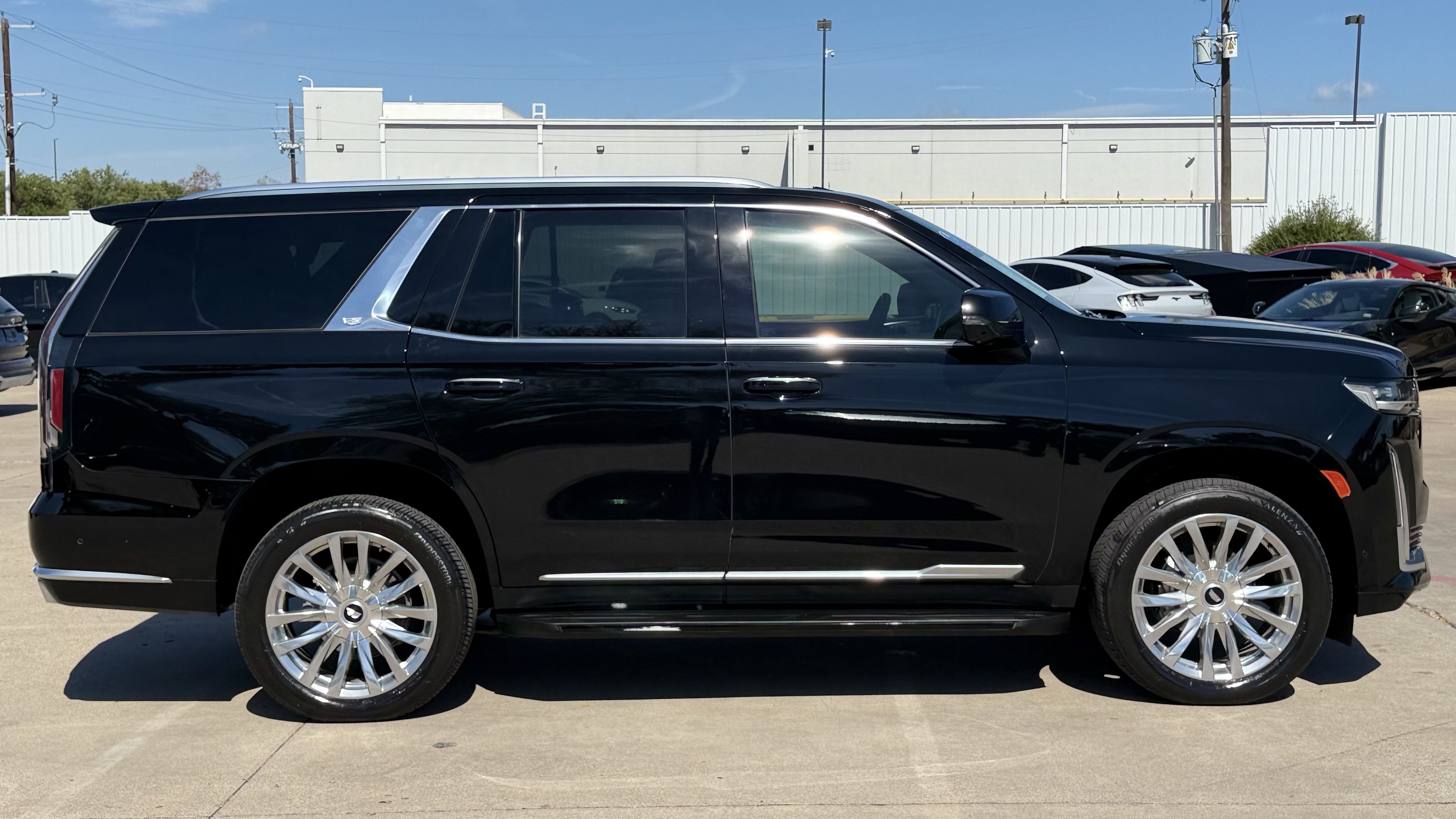 Used 2024 Cadillac Escalade Premium Luxury w/ Performance Package AWD/4WD image 21