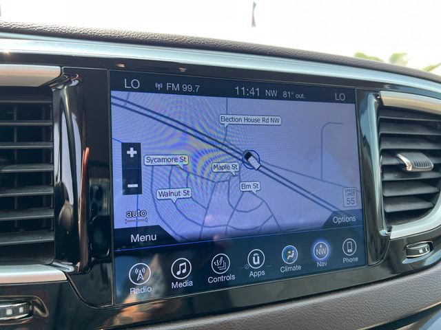 Used 2017 Chrysler Pacifica Touring-L FWD image 18
