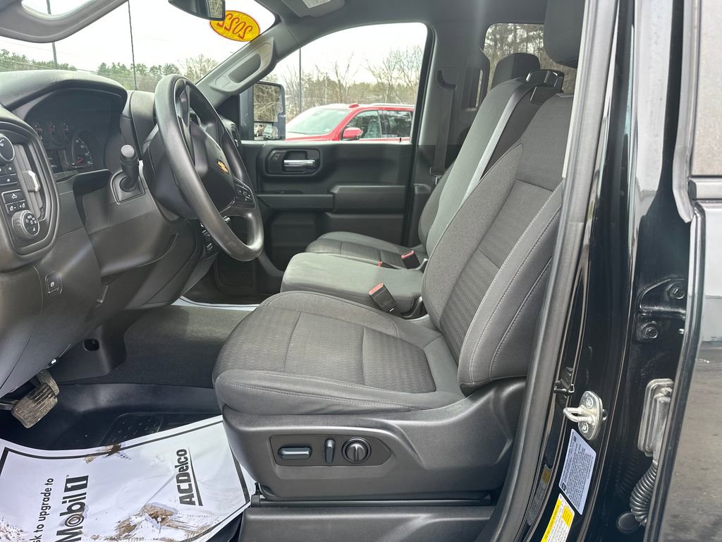 Used 2022 Chevrolet Silverado 2500 Custom w/ Custom Value Package image 9