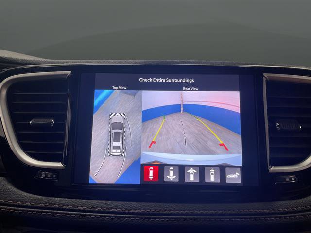 Certified 2024 Chrysler Pacifica Pinnacle image 11