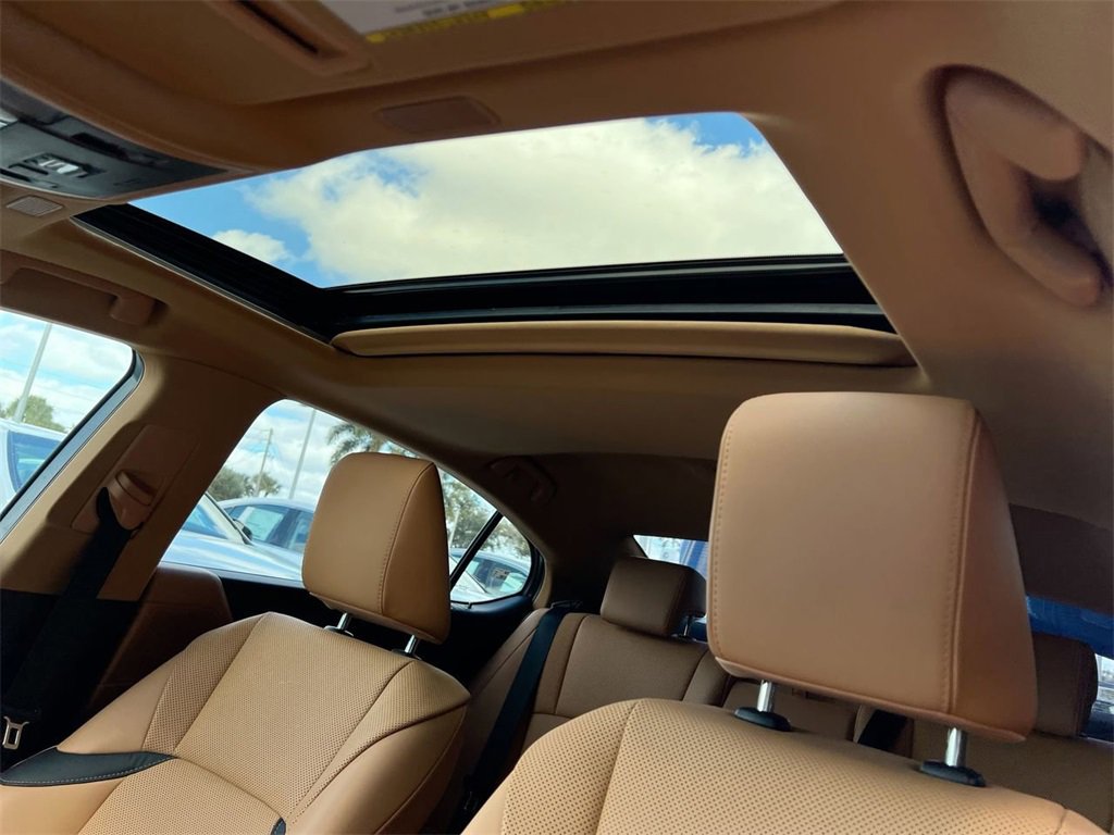 Certified 2022 Lexus ES 350 w/ Premium Package image 18