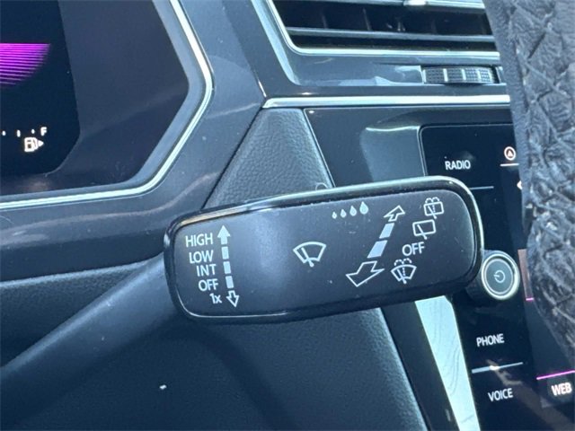 Certified 2022 Volkswagen Tiguan SE R-Line image 25