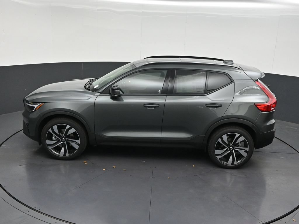 New 2026 Volvo XC40 B5 Plus AWD/4WD image 14