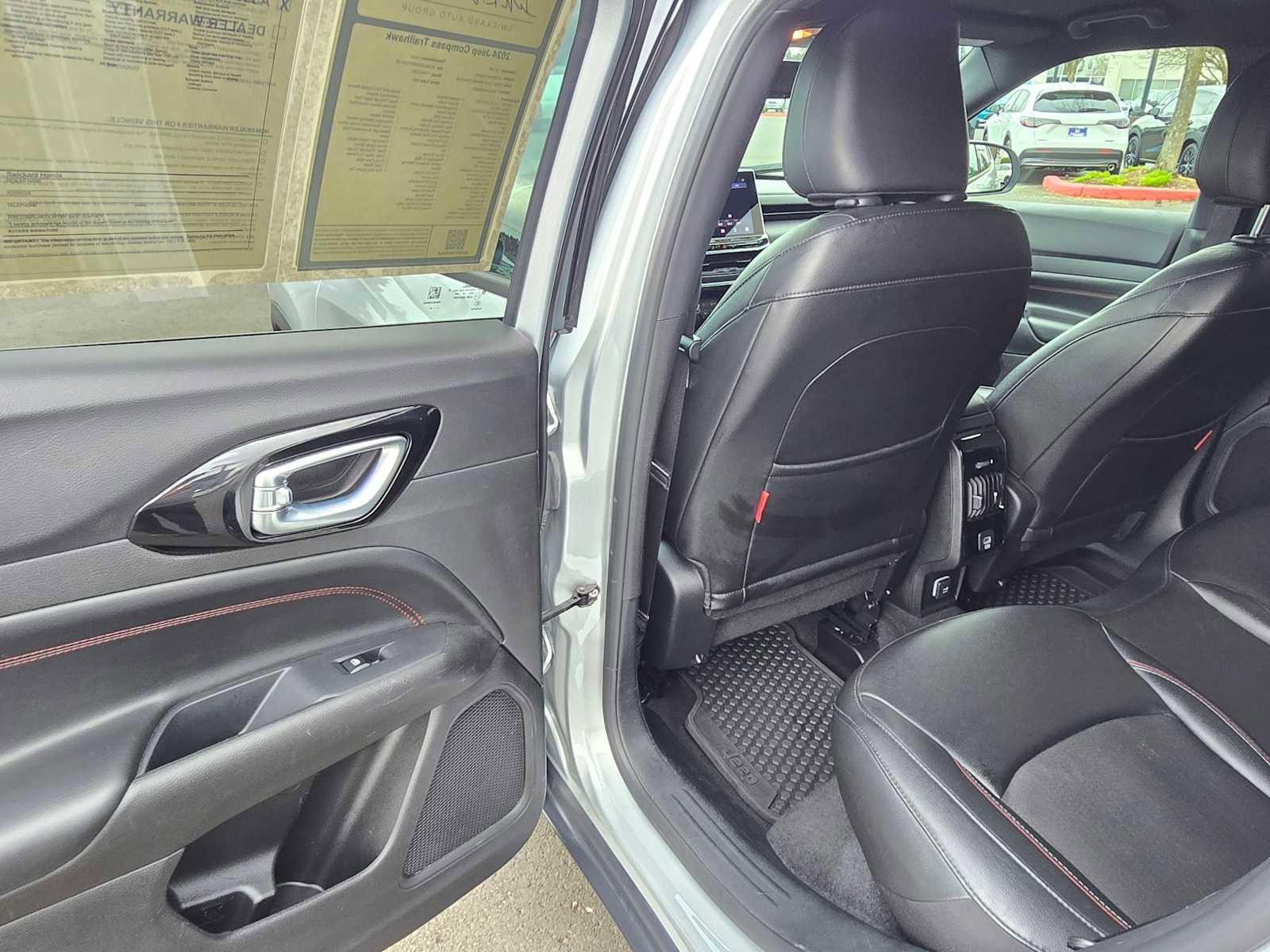 Used 2024 Jeep Compass Trailhawk image 15