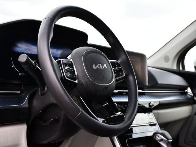 Used 2024 Kia Carnival SX Prestige image 16