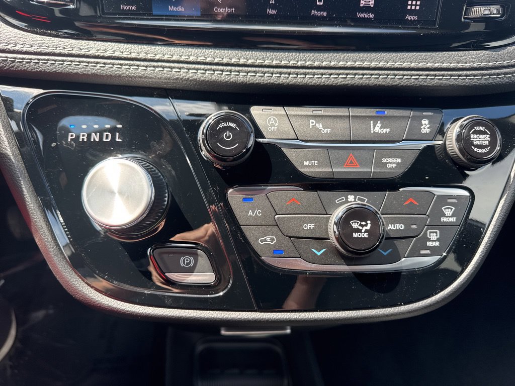 New 2027 Chrysler Pacifica Select w/ Family Tech Group AWD/4WD image 18