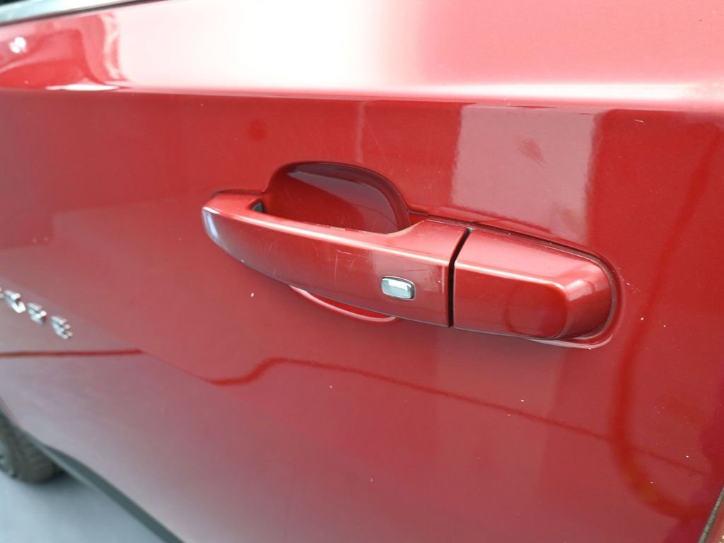 Used 2018 Chevrolet Traverse LT image 31