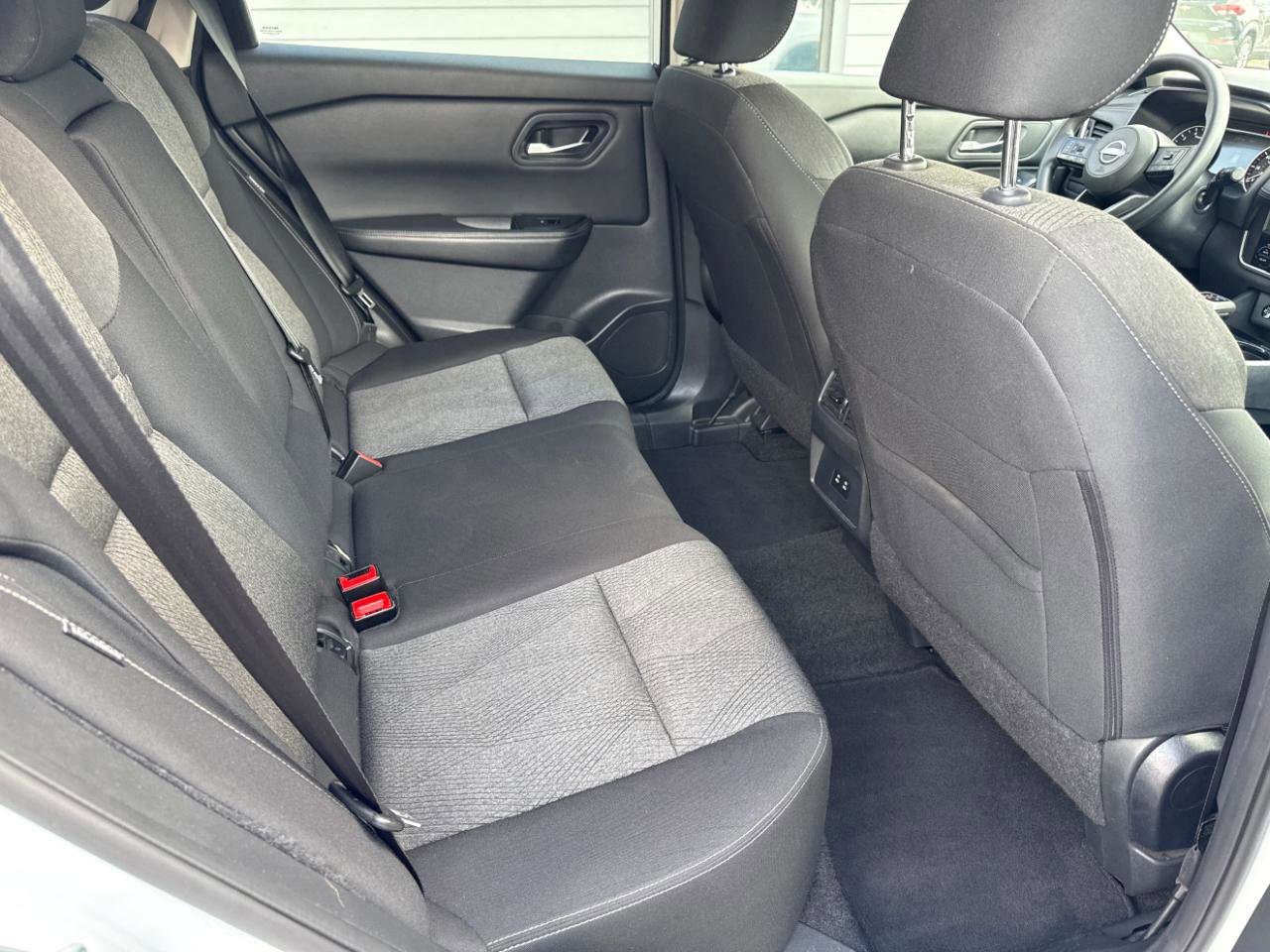 Used 2024 Nissan Rogue SV image 10