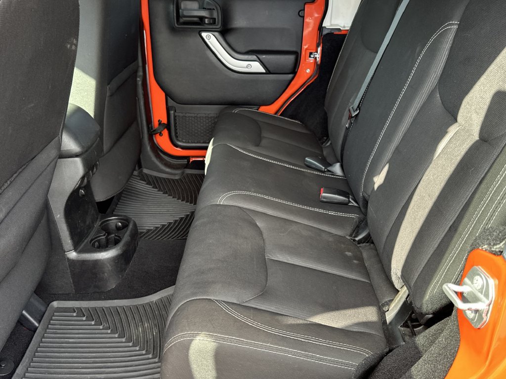 Used 2015 Jeep Wrangler Unlimited Sahara w/ Connectivity Group AWD/4WD image 15