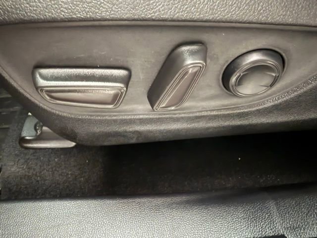 Used 2021 Toyota Highlander XLE image 30