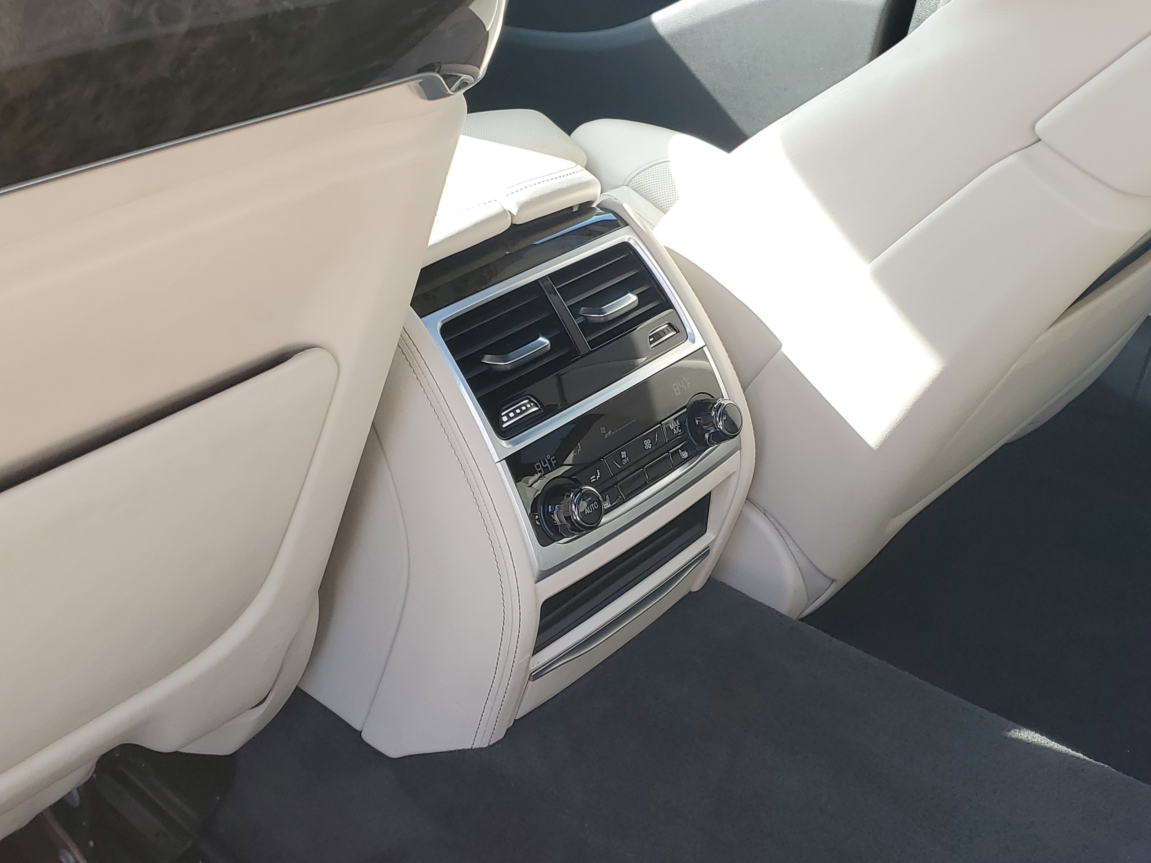 Used 2019 BMW 750i xDrive w/ Executive Package image 27