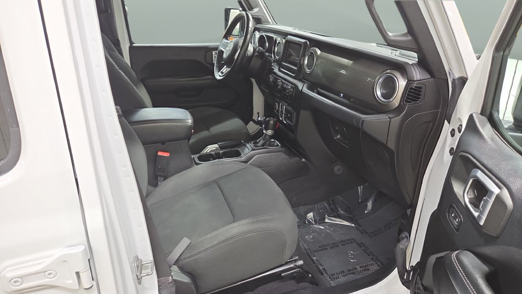 Used 2018 Jeep Wrangler Unlimited Sahara w/ Safetytec Group AWD/4WD image 26