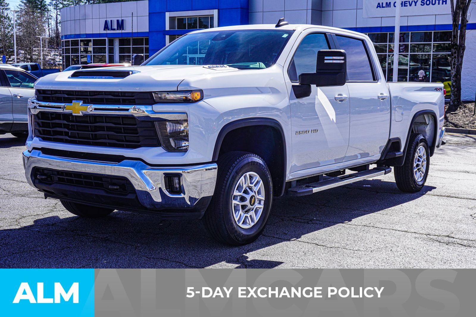 Used 2025 Chevrolet Silverado 2500 LT w/ Convenience Package AWD/4WD image 5