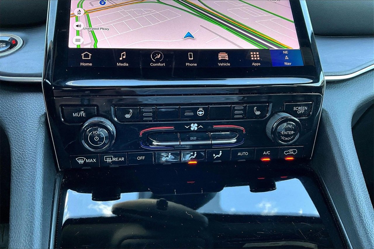 Certified 2024 Jeep Grand Cherokee Limited image 17