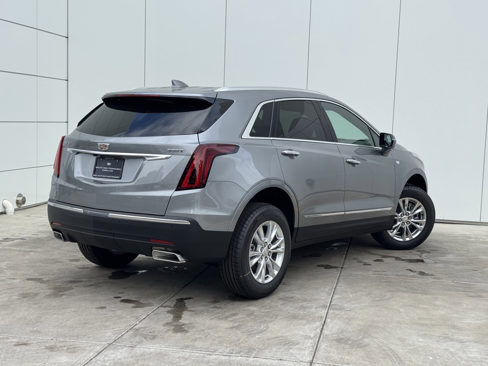 New 2025 Cadillac XT5 Luxury image 7