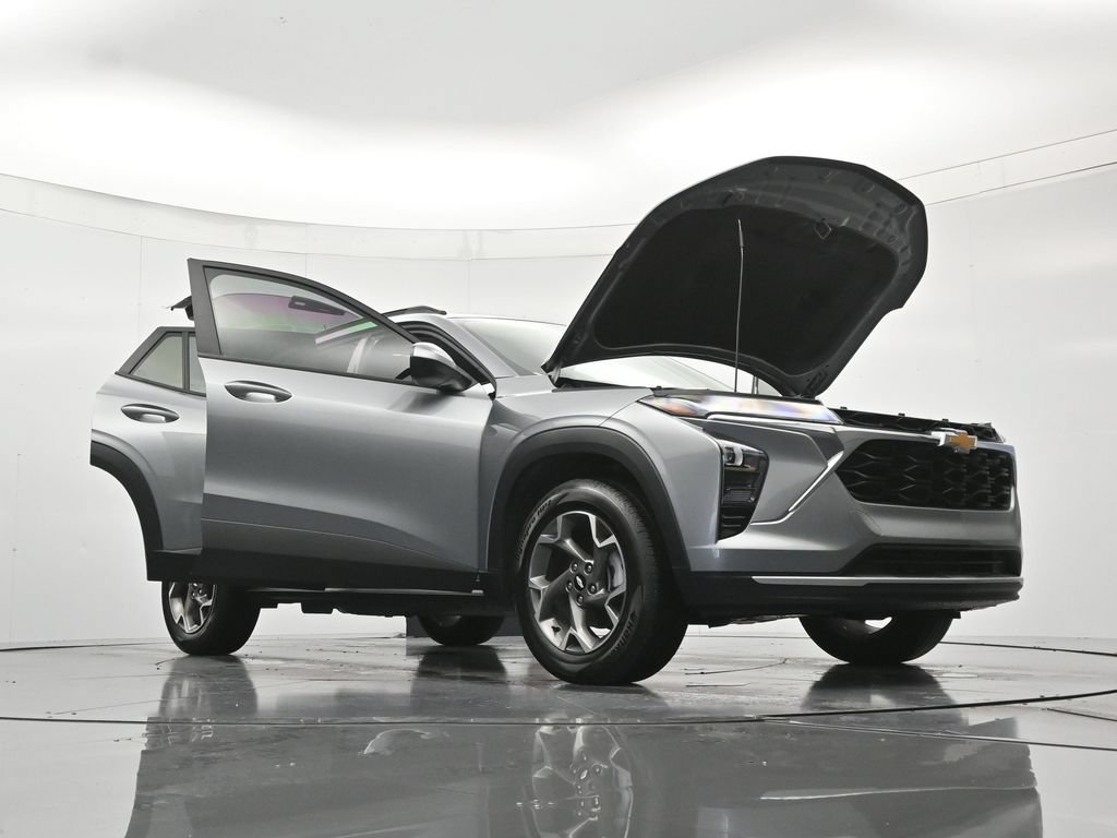 Certified 2025 Chevrolet Trax LT FWD image 49