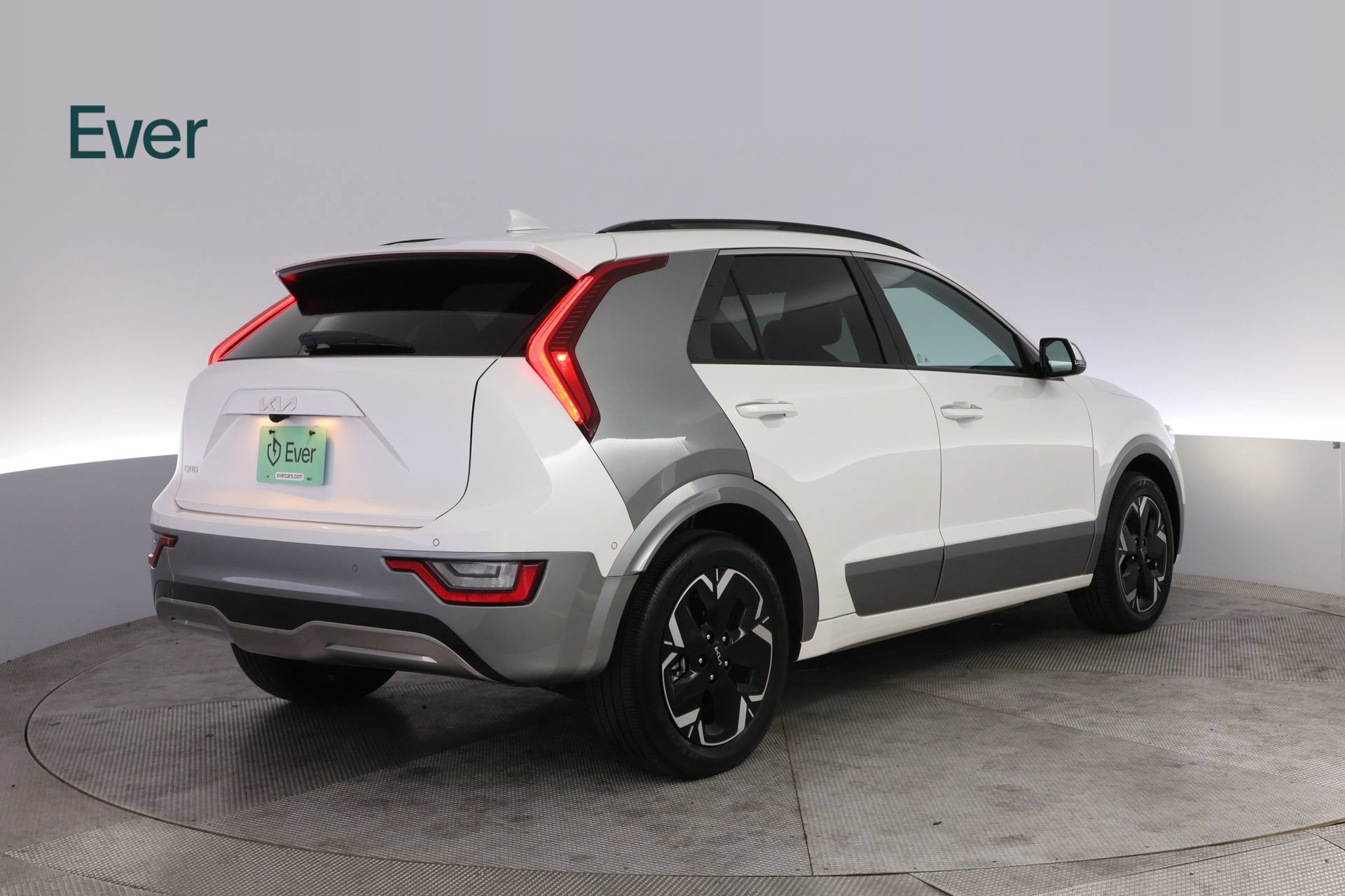 Used 2024 Kia Niro Wave w/ Wave Preserve Package FWD image 3