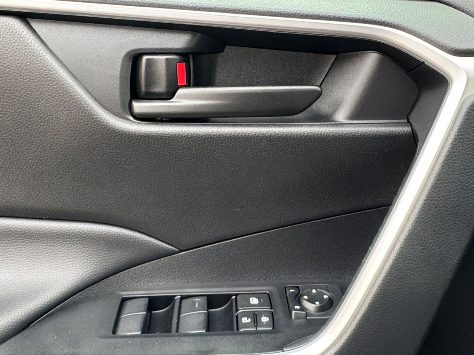 Used 2025 Toyota RAV4 LE image 20