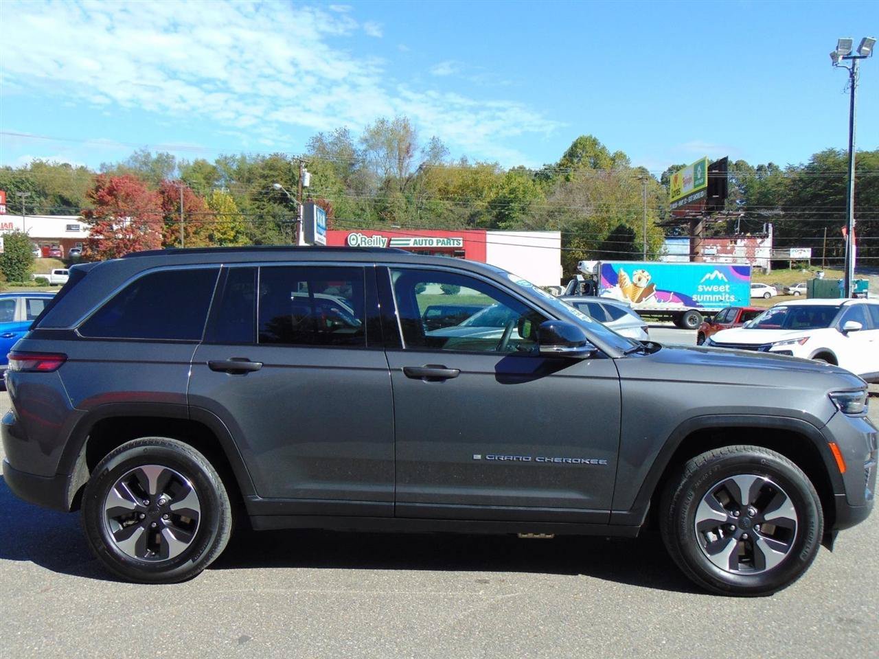 Used 2024 Jeep Grand Cherokee Limited 4xe AWD/4WD image 4