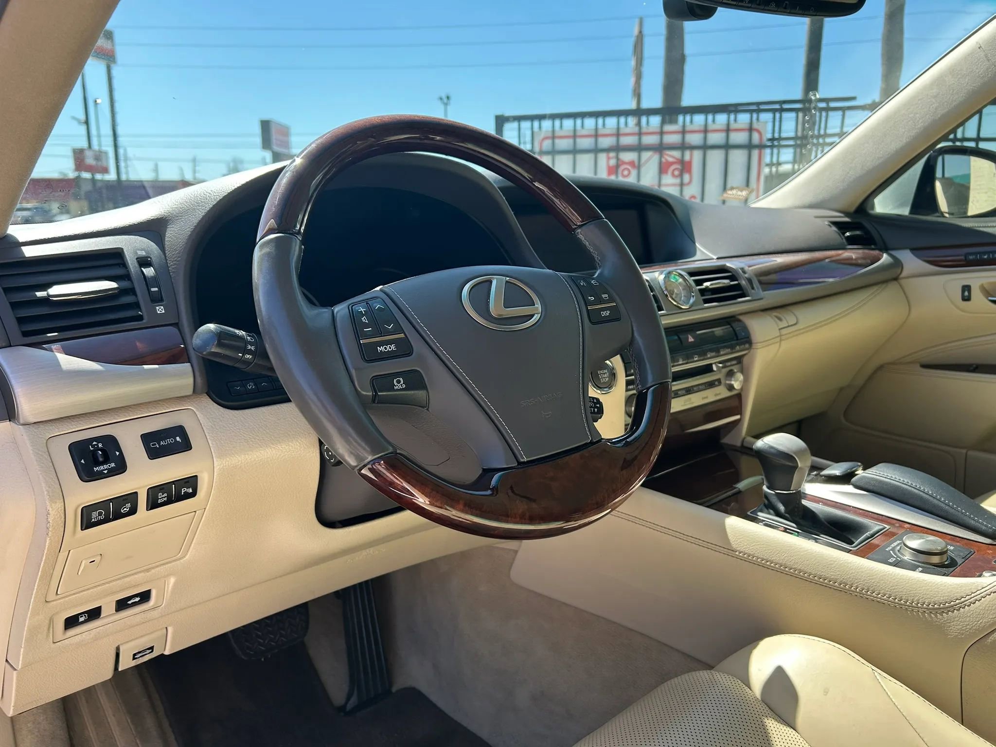 Used 2013 Lexus LS 460 w/ Comfort Pkg RWD image 10