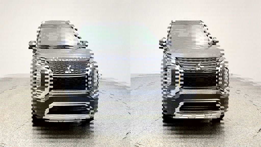 Used 2024 Mitsubishi Outlander SEL image 2