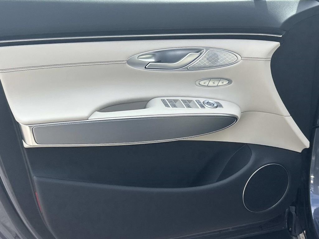 New 2026 Genesis GV70 2.5T Select image 17