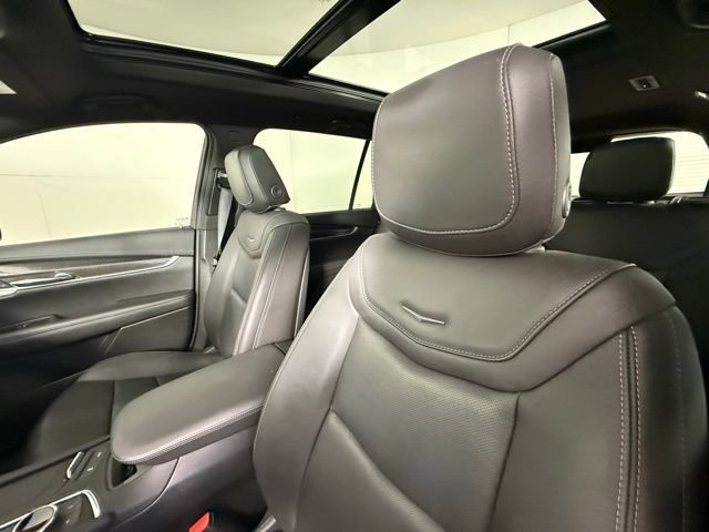 Certified 2025 Cadillac XT6 Sport w/ LPO, Red Accent Package AWD/4WD image 6