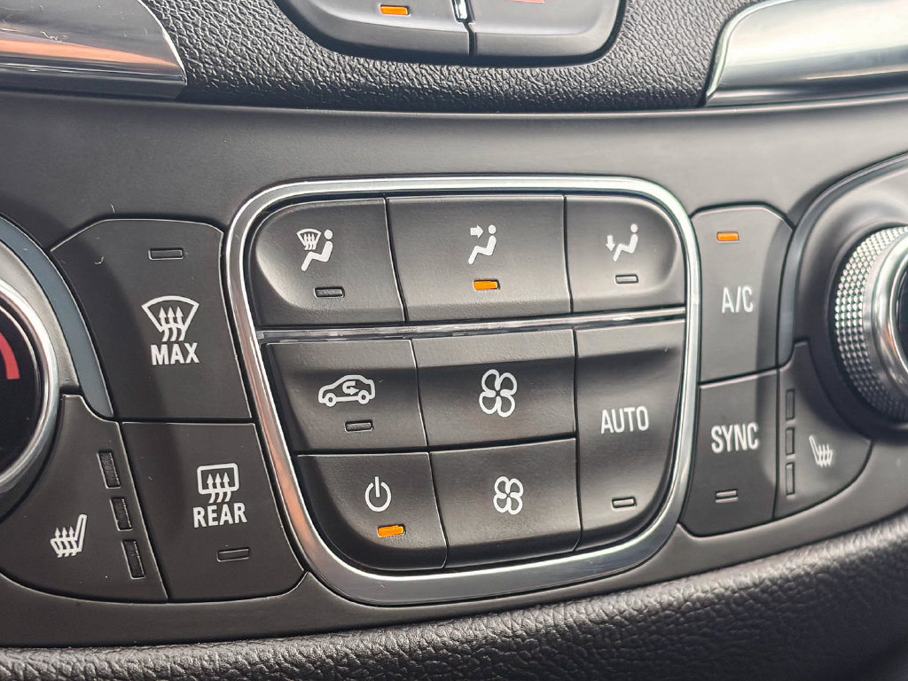 Used 2024 Chevrolet Equinox LT AWD/4WD image 23
