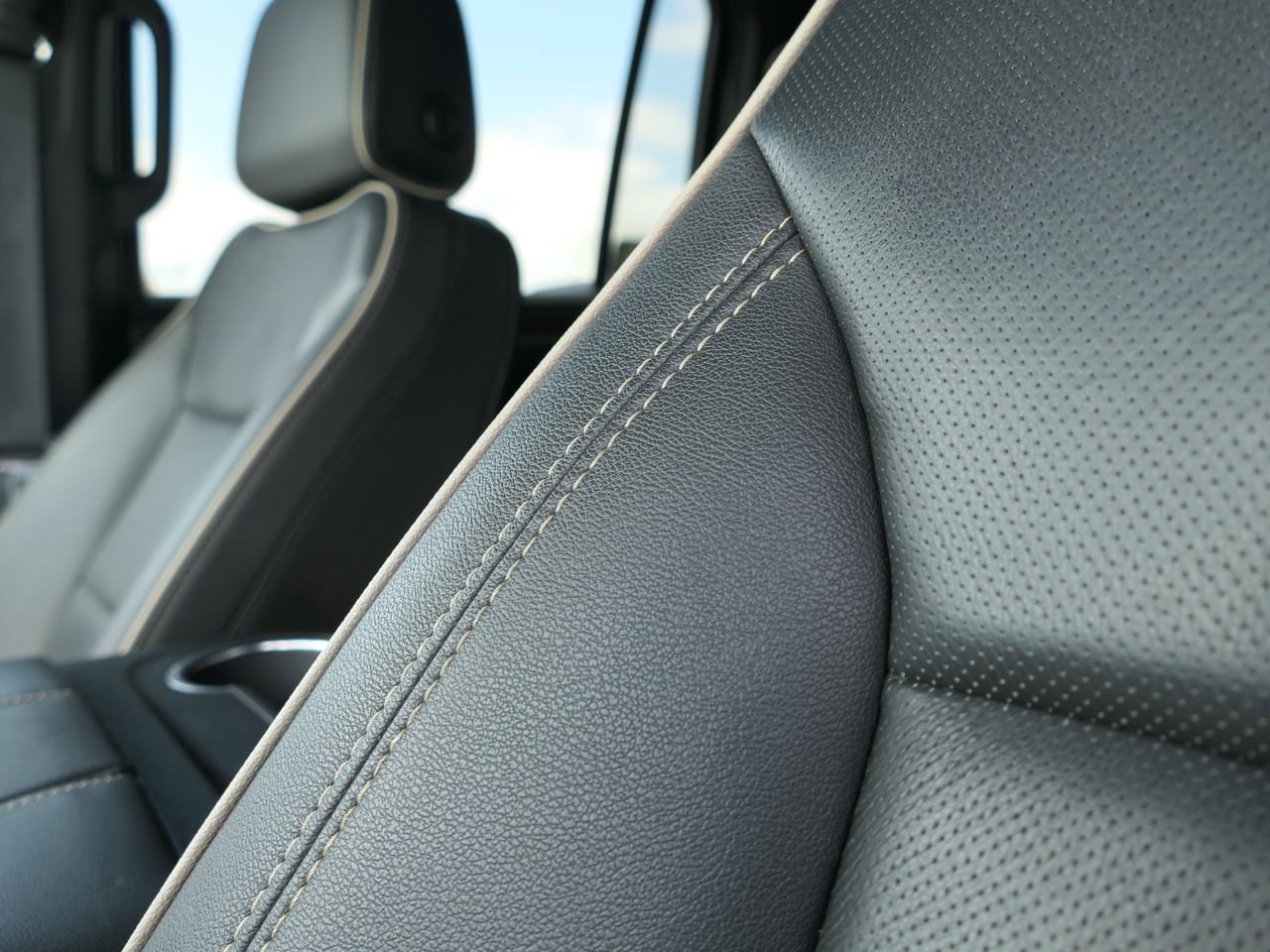 Used 2024 Chevrolet Suburban Premier image 12