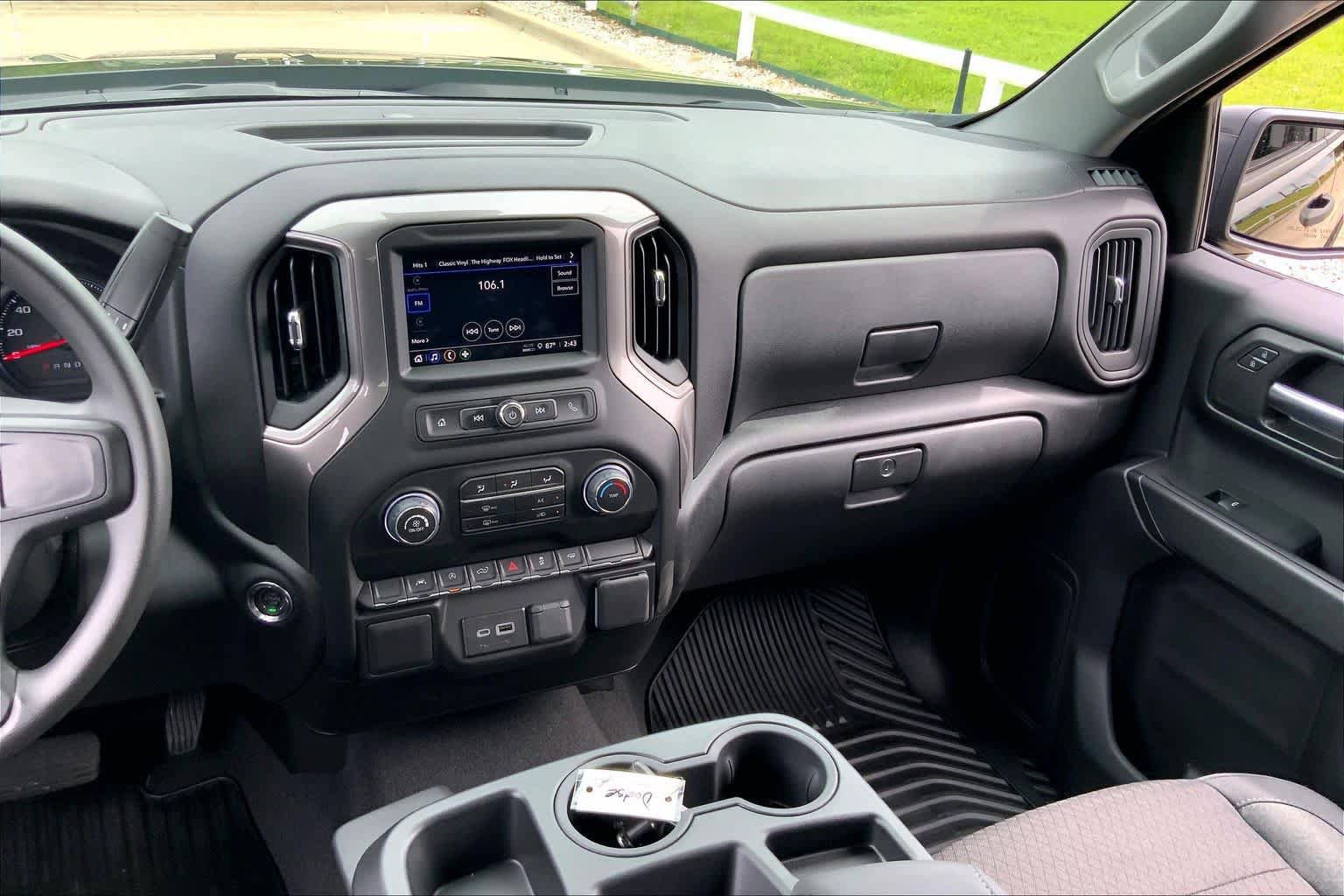 Used 2026 Chevrolet Silverado 1500 Custom w/ Turbomax Blackout Package RWD image 7
