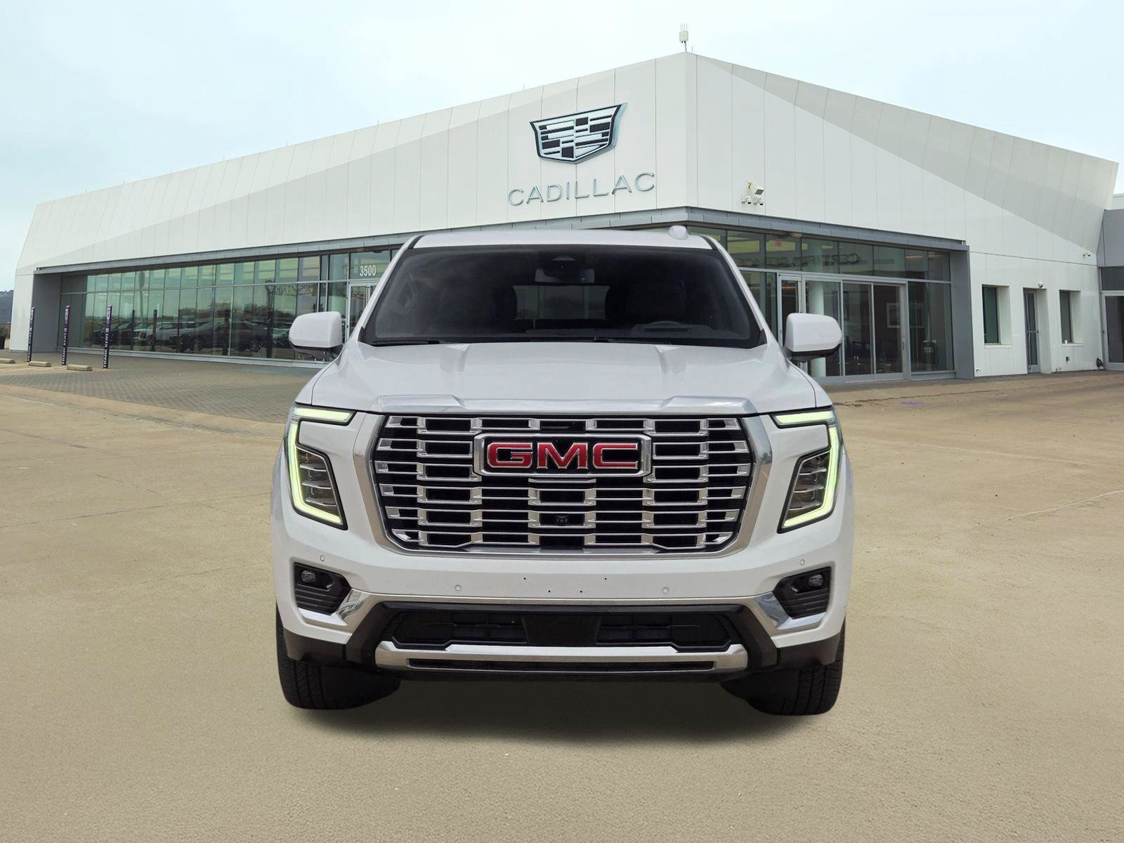 Used 2025 GMC Yukon Denali AWD/4WD image 2
